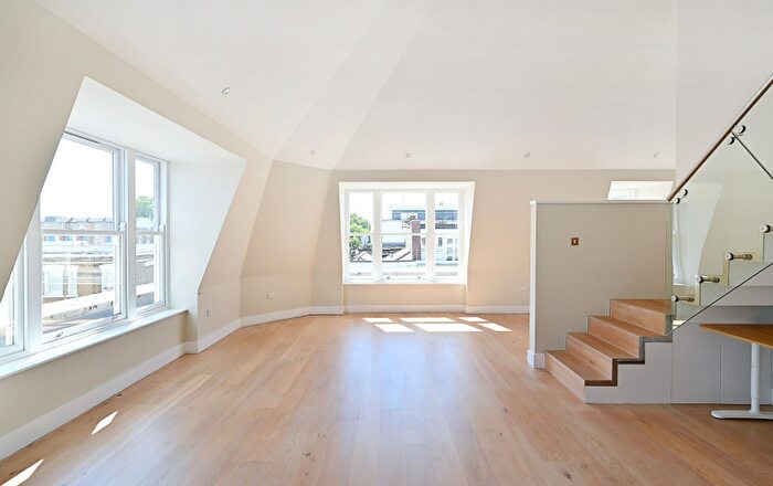 3 Bedroom Flat To Rent In Hereford Road, London, W2