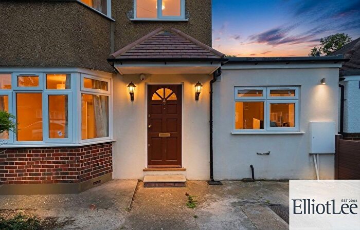 1 Bedroom Flat To Rent In The Annexe, Primrose Gardens, Ruislip, HA4