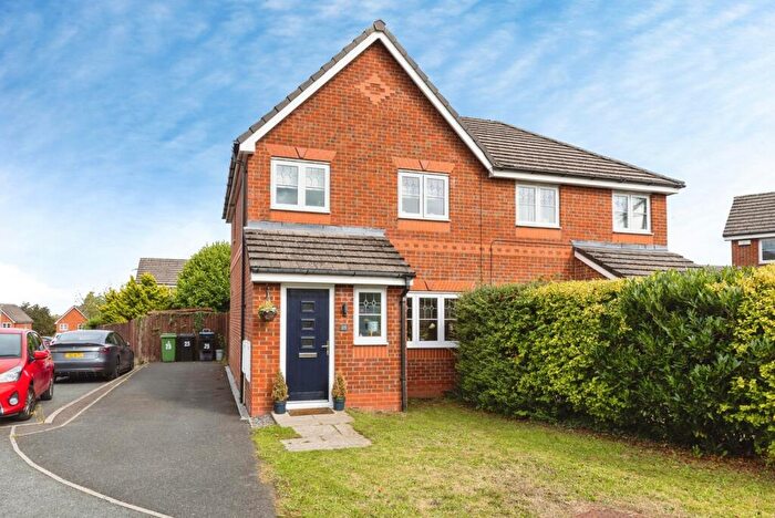 3 Bedroom Semi Detached House For Sale In Alyn Road, Gwersyllt, Wrexham, LL11
