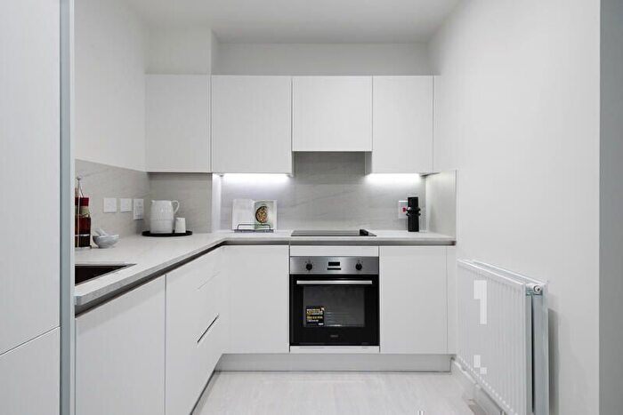 2 Bedroom Flat To Rent In Tern Apartments, Hendon Waterside, London, NW9
