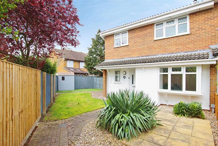 2 Bedroom End Terrace House For Sale In Gifford Road, Stratone Village, Swindon, SN3