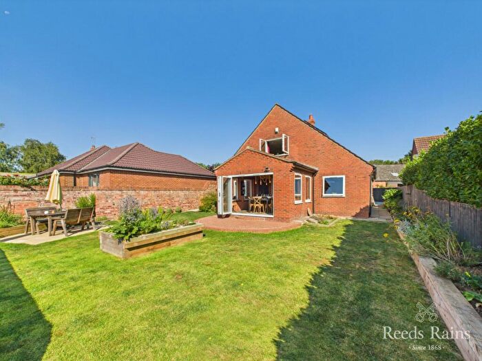 4 Bedroom Detached House For Sale In Pinfold Lane, Roos, Hull, East Yorkshire, HU12