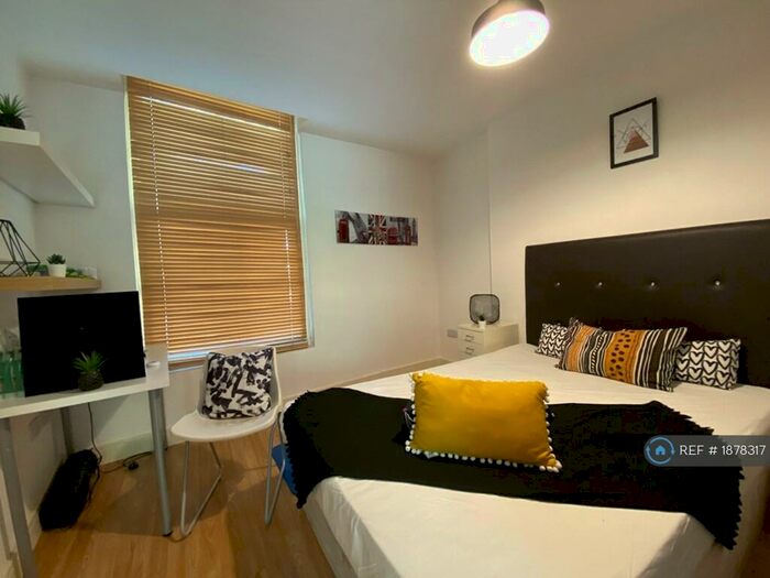 2 Bedroom Semi-Detached House To Rent In New Walk, Leicester, LE1