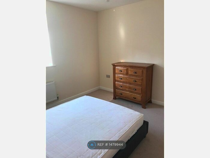 2 Bedroom Flat To Rent In Old Town, Swindon, SN1