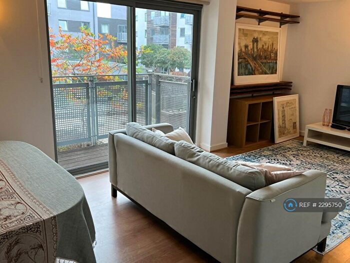 2 Bedroom Flat To Rent In Deals Gateway, London, SE13