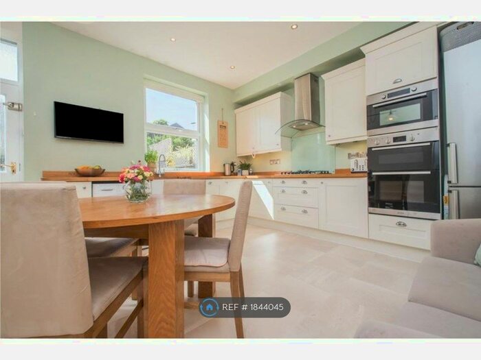 4 Bedroom Terraced House To Rent In Storths Road, Huddersfield, HD2