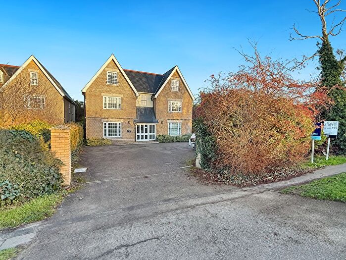 2 Bedroom Flat For Sale In Cambridge Road, Great Shelford, Cambridge, CB22