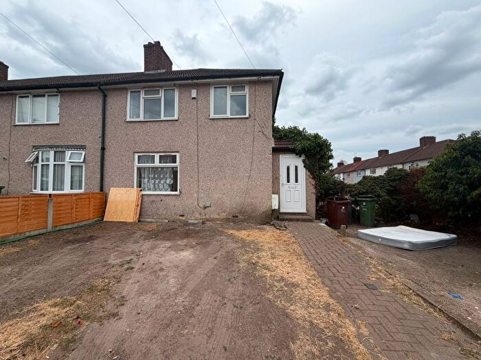 4 Bedroom Terraced House To Rent In Boulton Road, Dagenham, RM8