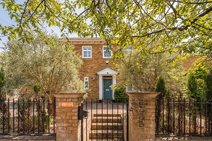 4 Bedroom Detached House For Sale In Chara Place, Chiswick, W4