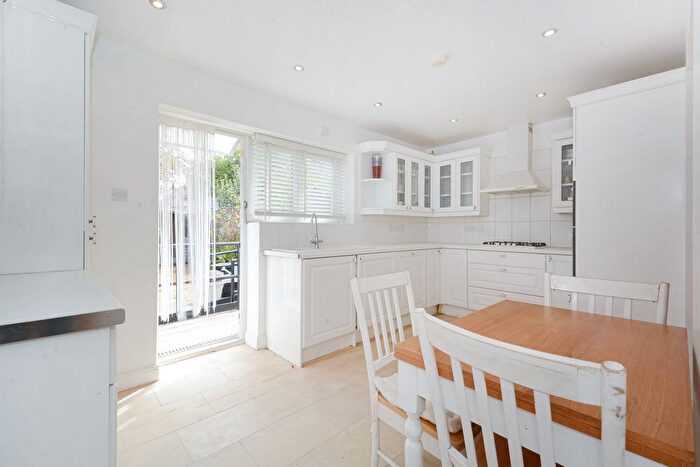 3 Bedroom Semi-Detached House For Sale In Knights Hill, London, SE27