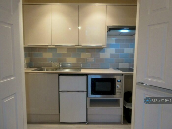 Studio To Rent In North Parade, Derby, DE1