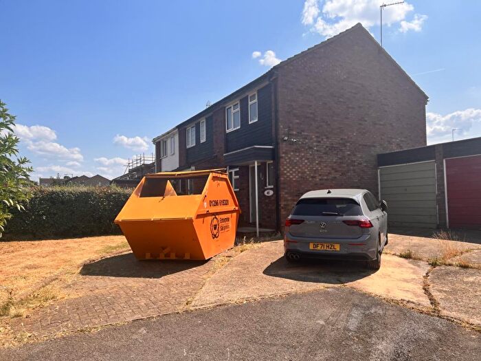 2 Bedroom End Of Terrace House To Rent In Bronte Close, Aylesbvury, HP19