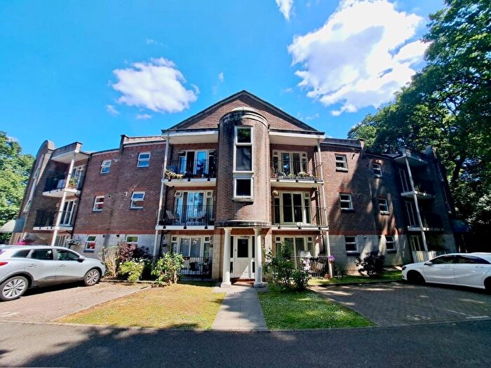 2 Bedroom Flat To Rent In The Topiary, Poole, BH14
