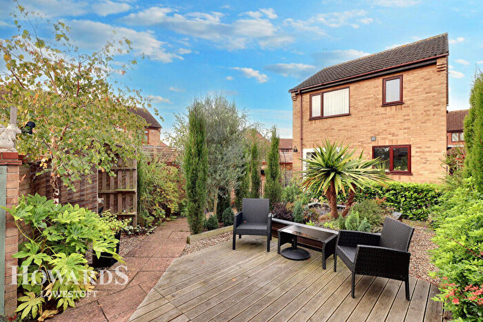 3 Bedroom Detached House For Sale In Framfield Road, Carlton Colville, NR33