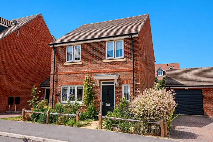 3 Bedroom Detached House For Sale In Potash Mead, Benson, OX10