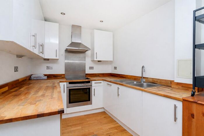 2 Bedroom Flat For Sale In Alscot Road, London, SE1