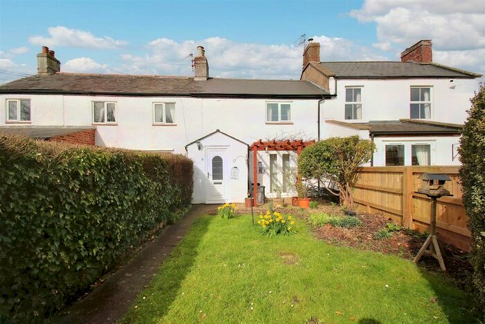 2 Bedroom Cottage For Sale In Hawkeridge Road, Yarnbrook, Trowbridge, BA14