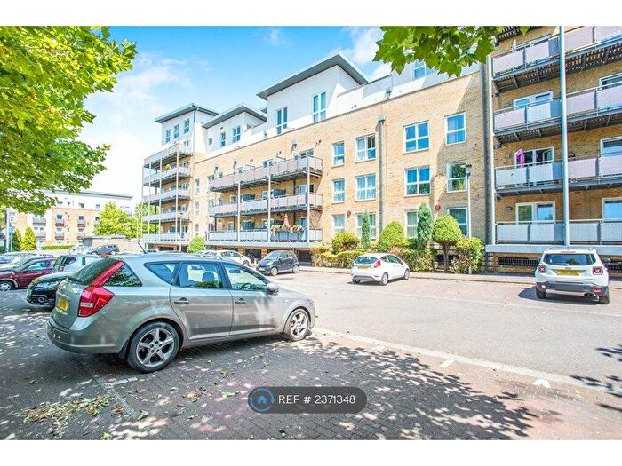 2 Bedroom Flat To Rent In Metropolitan Station Approach, Watford, WD18