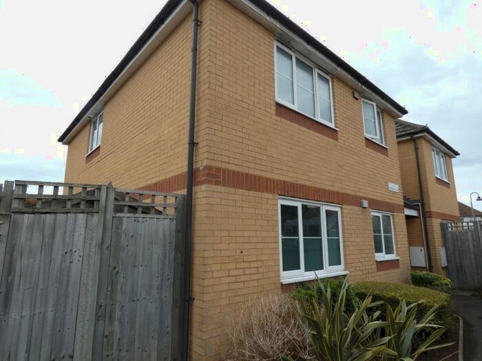 1 Bedroom Flat To Rent In Shepherd Close, Hanworth, Feltham, TW13