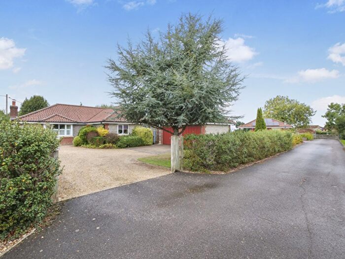 4 Bedroom Bungalow For Sale In Bibberne Row, Stalbridge, DT10