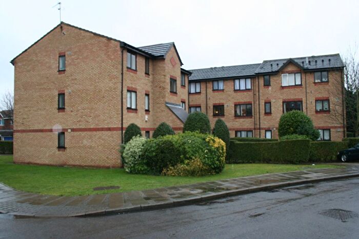 Studio To Rent In Verona Close, Uxbridge, UB8