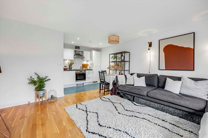 1 Bedroom Flat To Rent In Garratt Lane, London, SW18