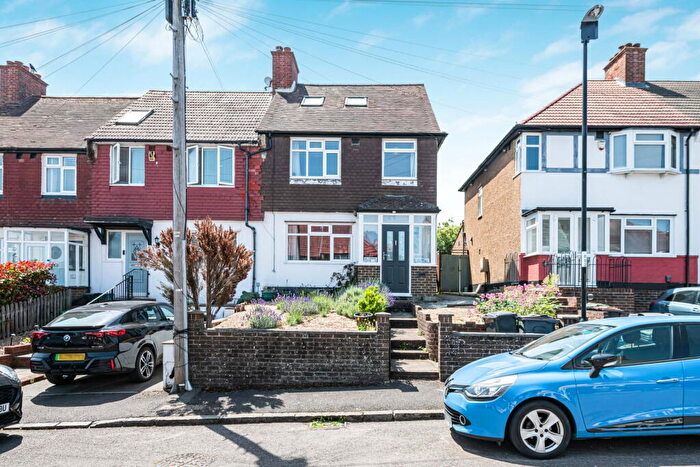 4 Bedroom End Of Terrace House For Sale In Parkside Gardens, Coulsdon, CR5