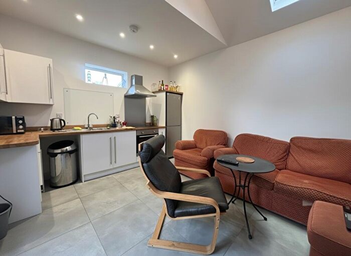 4 Bedroom House To Rent In Princess Avenue, Beeston, East Midlands, NG9