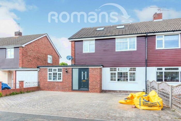 5 Bedroom Semi-Detached House To Rent In Hazel Road, GU16