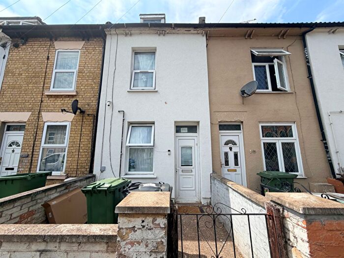 3 Bedroom Terraced House For Sale In Gladstone Street, Peterborough, PE1