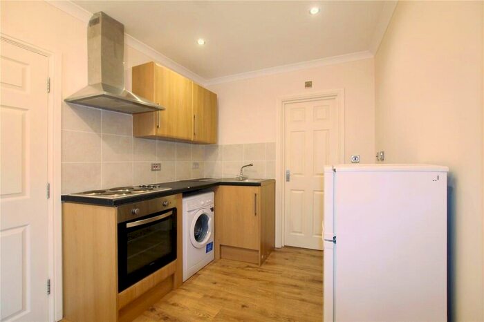 Studio To Rent In Barnett Street, Whitechapel, London, E1