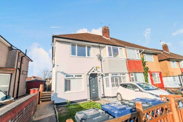 2 Bedroom Flat To Rent In Orchard Close, Northolt, UB5