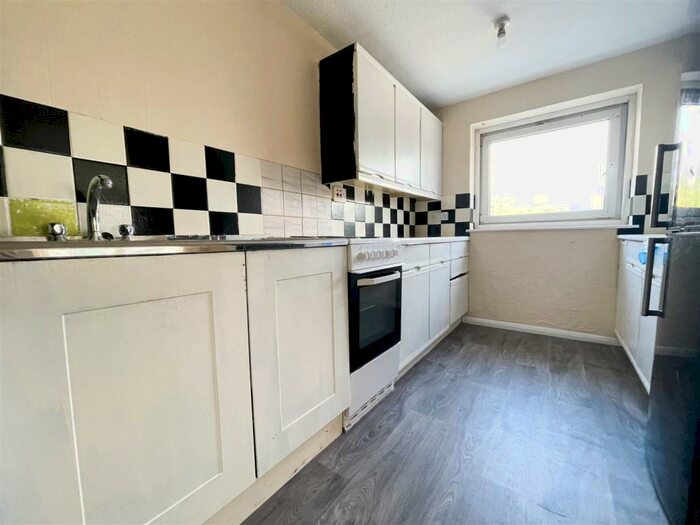 2 Bedroom Flat To Rent In George Crooks House, New Road, Grays, RM17