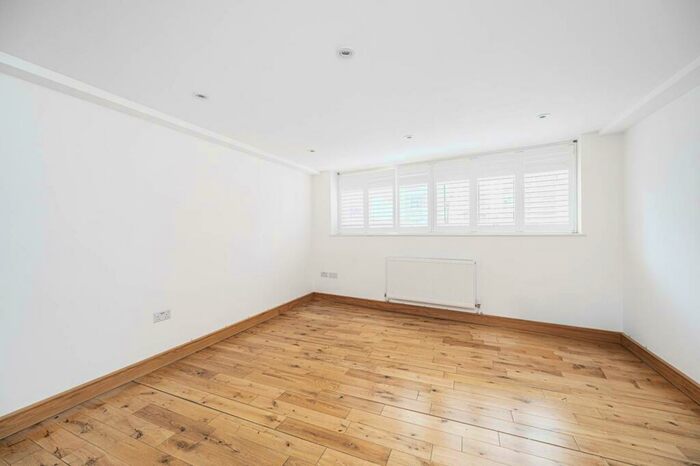 1 Bedroom Maisonette To Rent In Golden Lane, Old Street, London, EC1Y