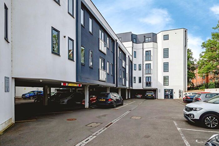 1 Bedroom Flat For Sale In Walton Street, Aylesbury, HP21