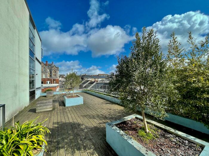 2 Bedroom Apartment To Rent In North Street, PL4
