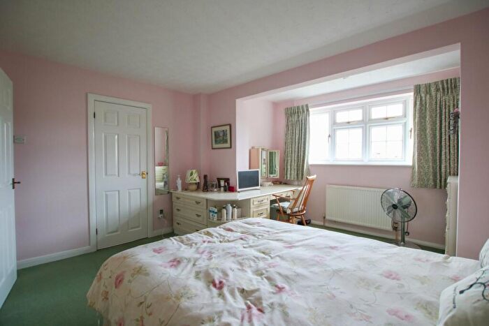 4 Bedroom Detached House For Sale In Martins Drive, Wokingham, RG41