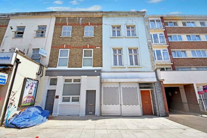 Flat To Rent In Regents Park Road, Finchley, N3