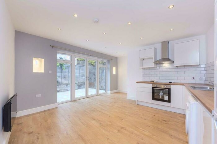 1 Bedroom Flat To Rent In Sistova Road, Balham, SW12
