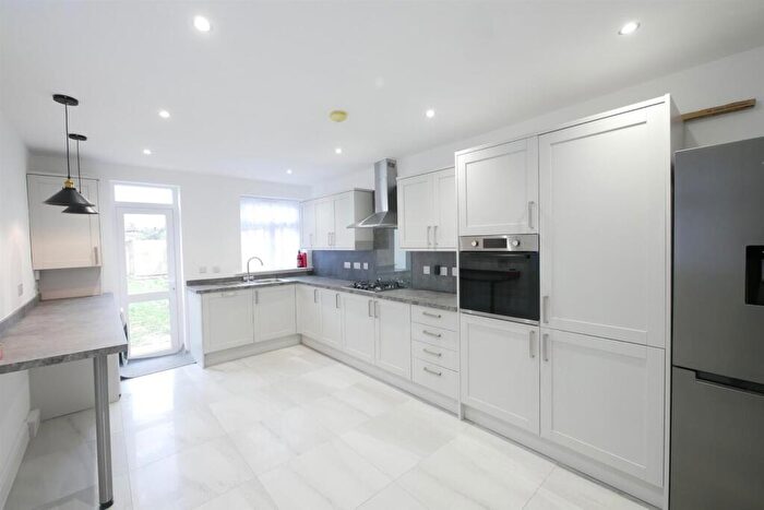 3 Bedroom Terraced House To Rent In Wanstead Park Road, Ilford, IG1