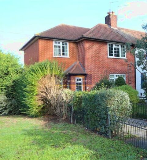 Semi-Detached House To Rent In Kennedy Path, London, W7