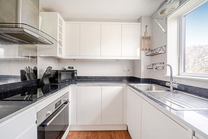 2 Bedroom Flat To Rent In Earlsfield, London, SW17