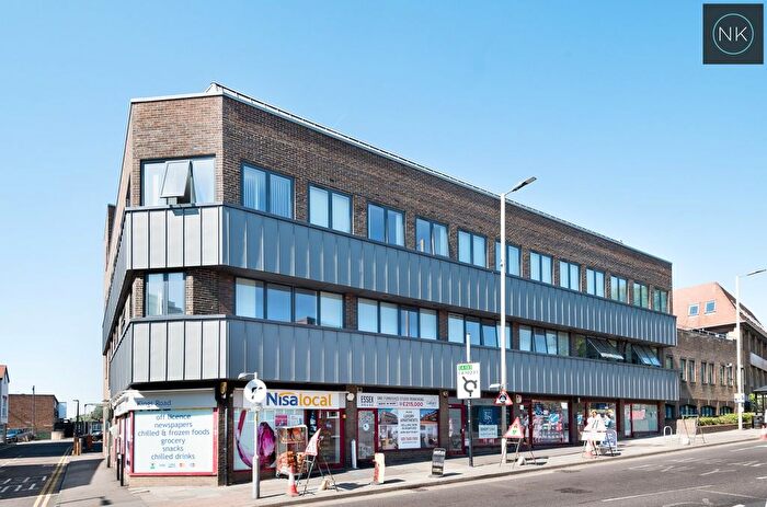1 Bedroom Flat To Rent In Essex House, Fairfield Road, Brentwood, Essex, CM14