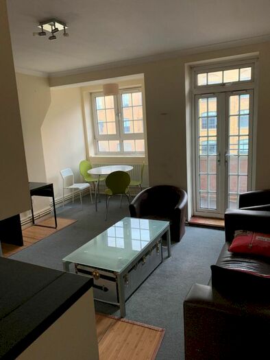 4 Bedroom Flat To Rent In Pinchin Street, Aldgate, E1