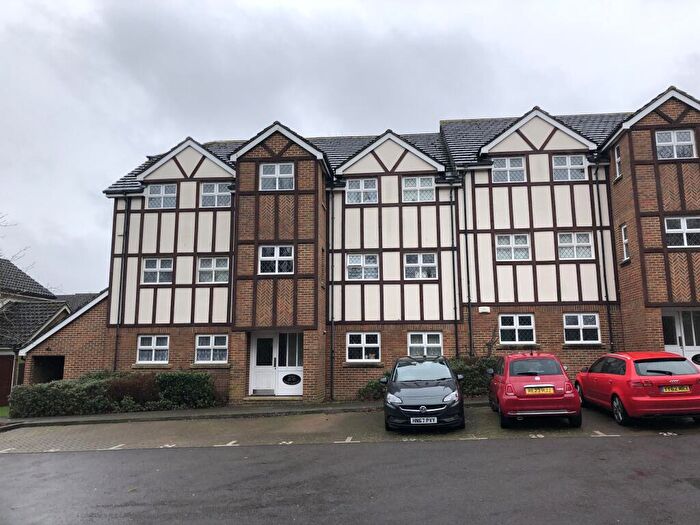 2 Bedroom Flat To Rent In Knaphill, Woking, GU21