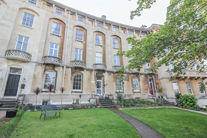 2 Bedroom Flat For Sale In Royal Crescent, Weston-Super-Mare, BS23