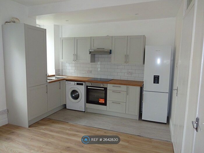 1 Bedroom Flat To Rent In Maxwellton Street, Paisley, PA1