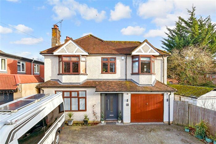 5 Bedroom Detached House For Sale In Kingston Road, Leatherhead, Surrey, KT22