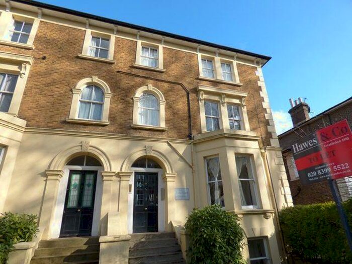 Apartment To Rent In Lydia Court, - Grove Crescent, Kingston, KT1