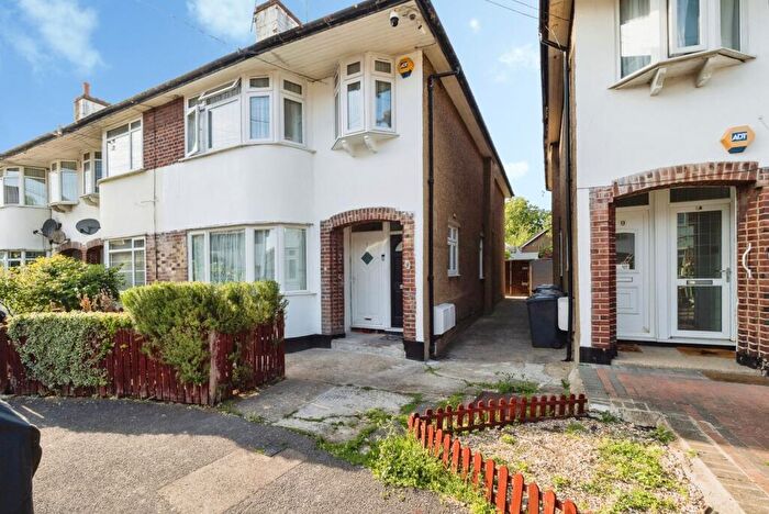 2 Bedroom Maisonette For Sale In Kingsley Gardens, London, E4